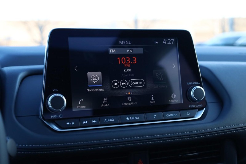 Nissan Rogue Vehicle Image 13