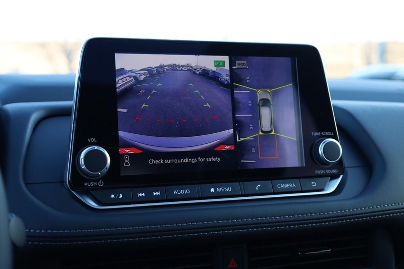 Nissan Rogue Vehicle Image 14