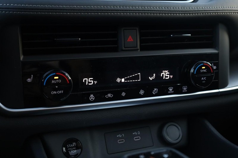 Nissan Rogue Vehicle Image 15