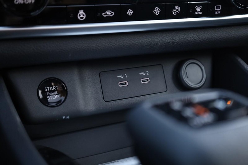 Nissan Rogue Vehicle Image 16