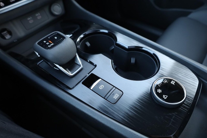 Nissan Rogue Vehicle Image 17