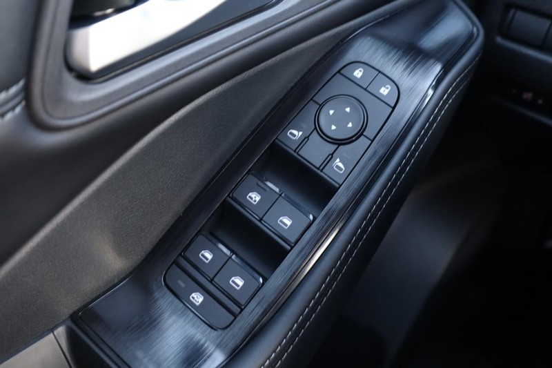 Nissan Rogue Vehicle Image 19