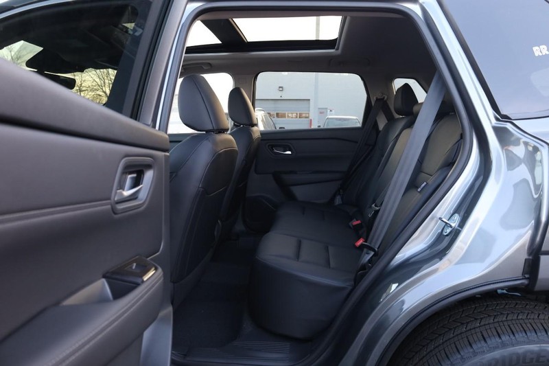 Nissan Rogue Vehicle Image 22