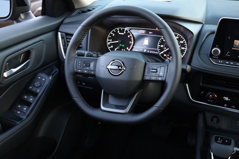 Nissan Rogue Vehicle Image 25