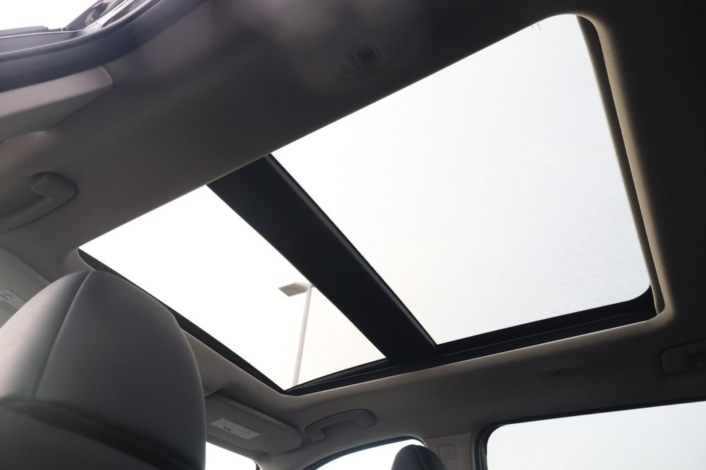 Nissan Rogue Vehicle Full-screen Gallery Image 10