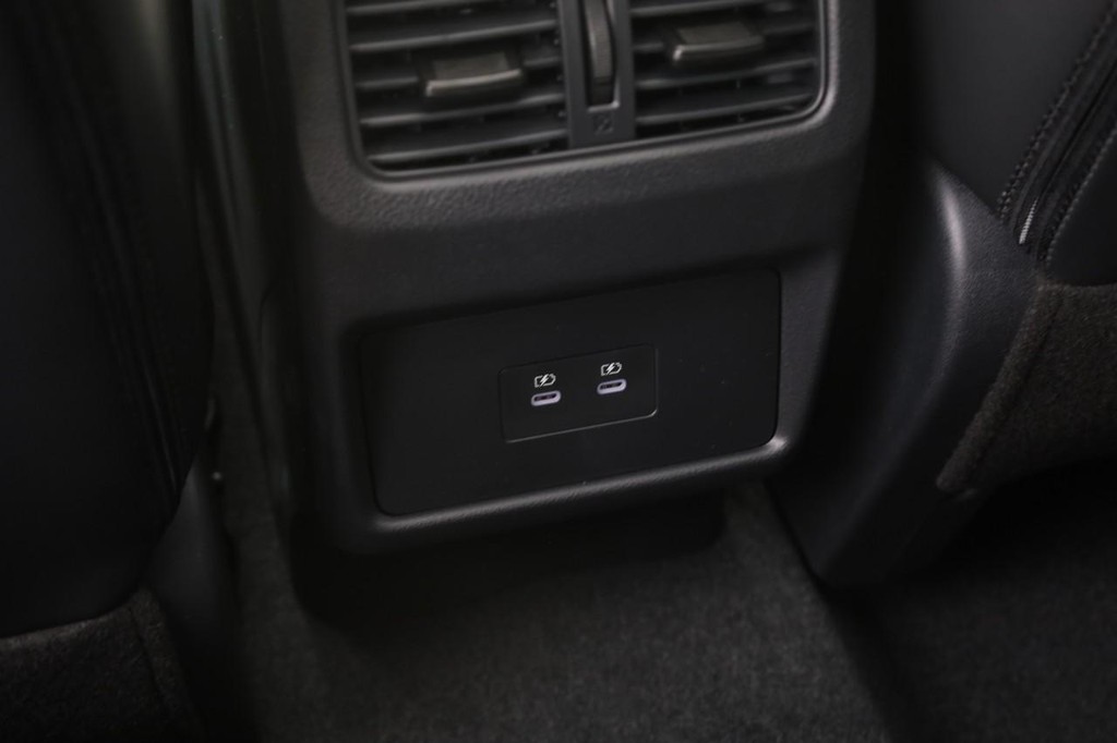 Nissan Rogue Vehicle Full-screen Gallery Image 24