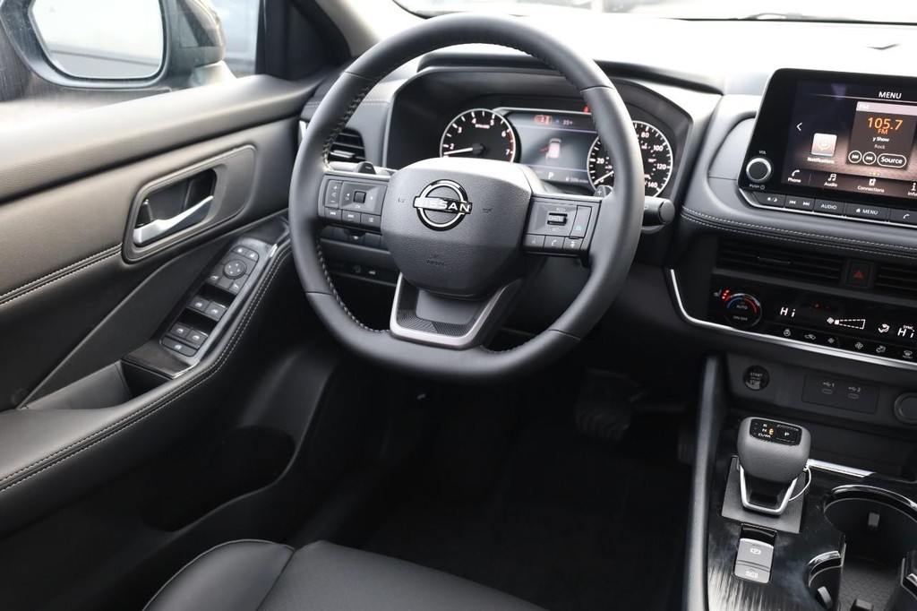 Nissan Rogue Vehicle Full-screen Gallery Image 26