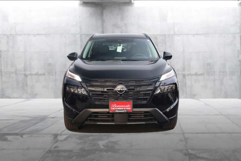 Nissan Rogue Vehicle Image 04