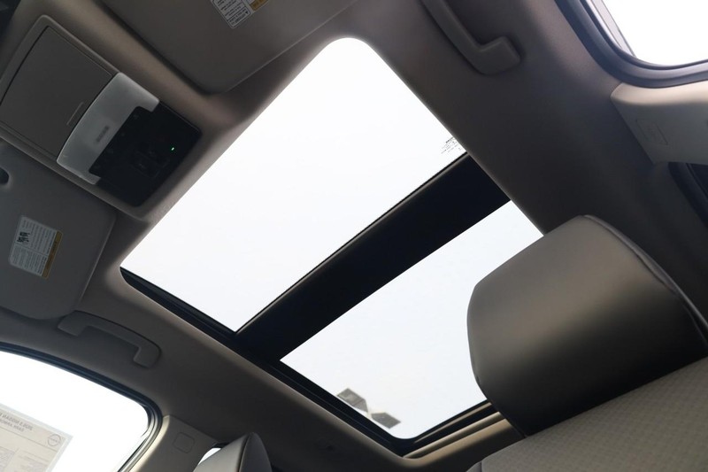 Nissan Rogue Vehicle Image 09