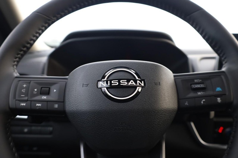 Nissan Rogue Vehicle Image 12
