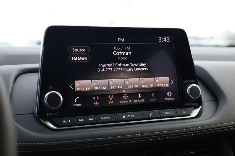 Nissan Rogue Vehicle Image 14