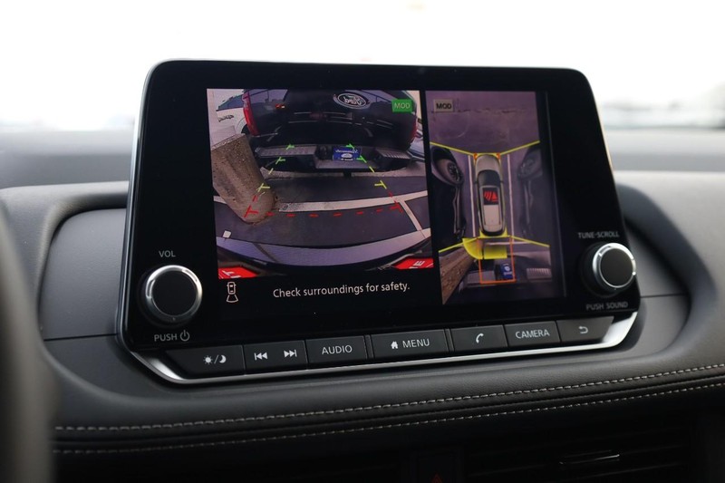 Nissan Rogue Vehicle Image 15