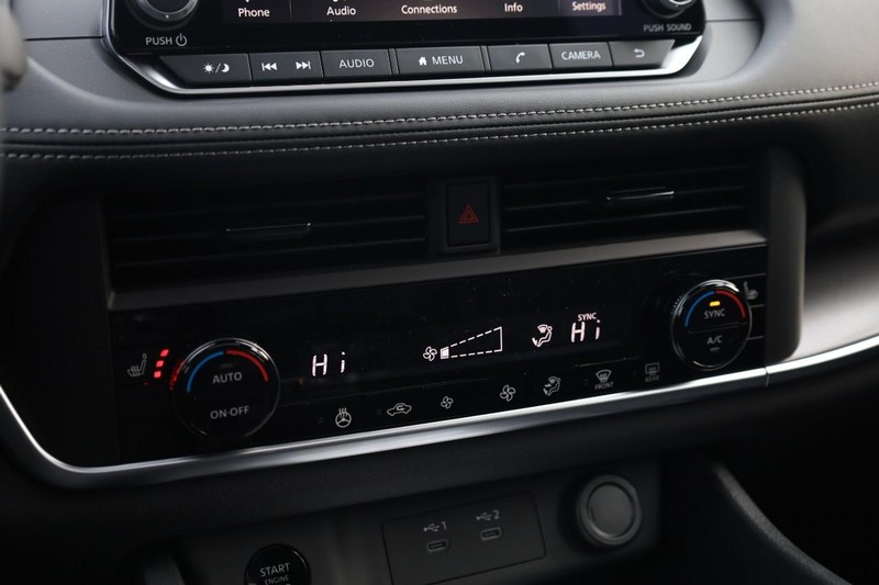 Nissan Rogue Vehicle Image 16