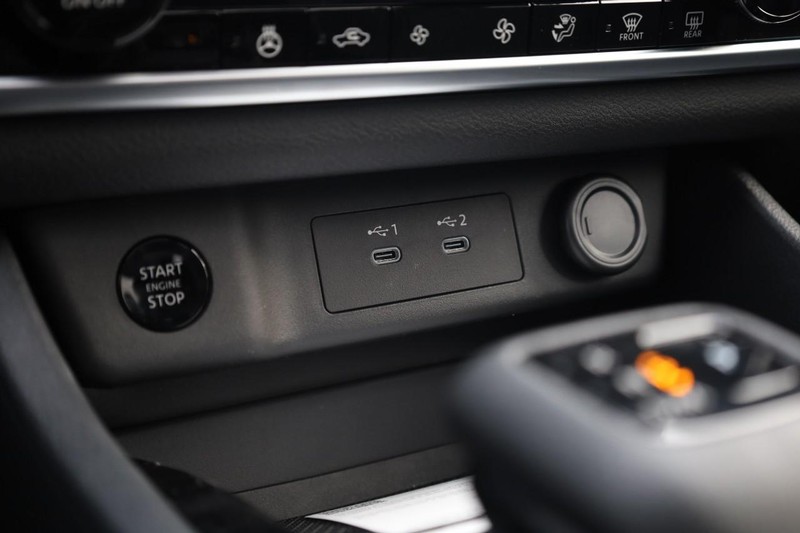 Nissan Rogue Vehicle Image 17