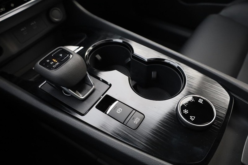 Nissan Rogue Vehicle Image 18