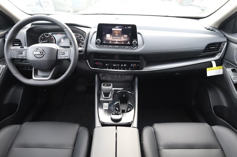 Nissan Rogue Vehicle Image 25