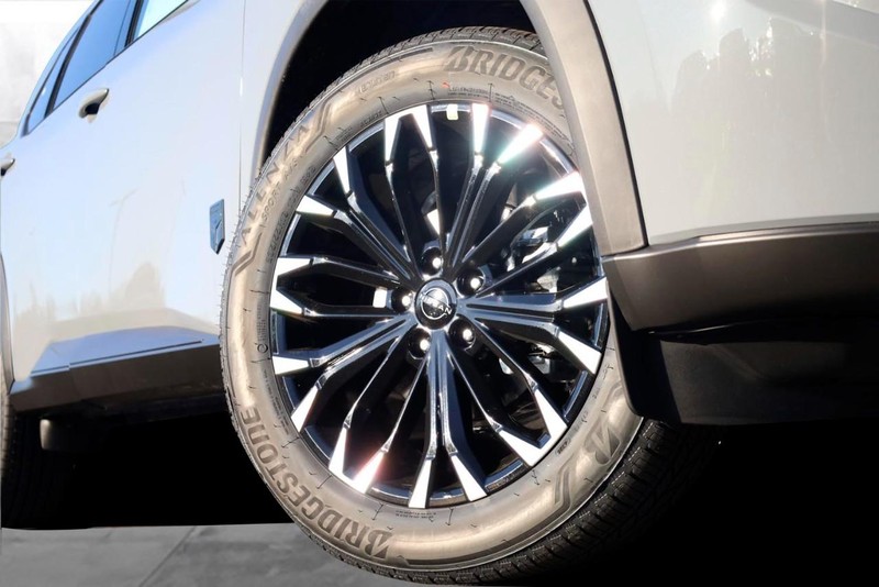 Nissan Rogue Vehicle Image 03