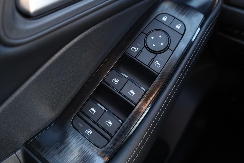 Nissan Rogue Vehicle Image 19