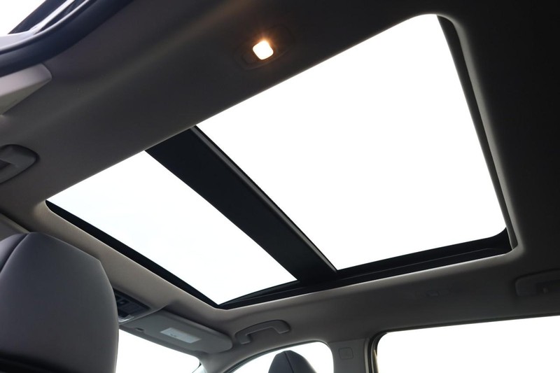 Nissan Rogue Vehicle Image 09