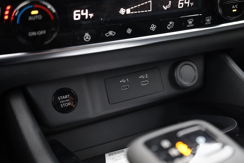 Nissan Rogue Vehicle Image 16