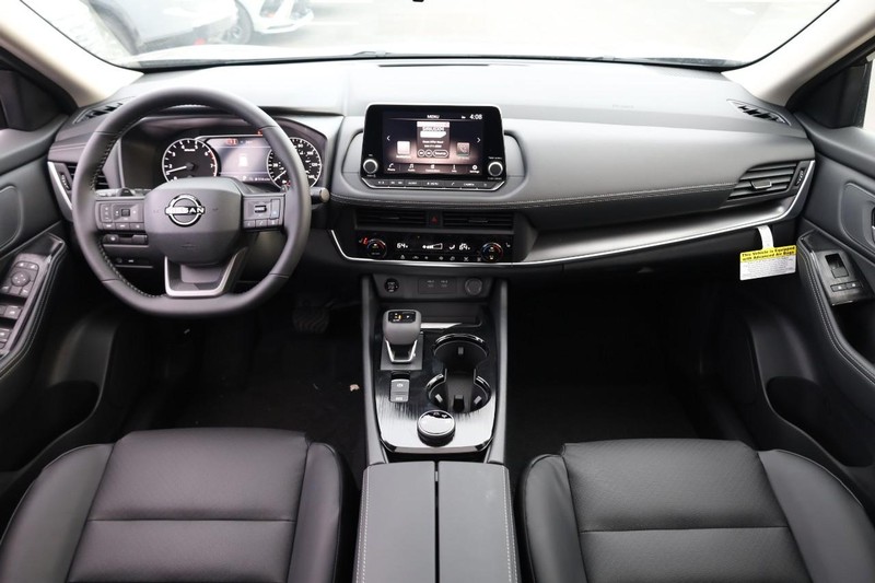 Nissan Rogue Vehicle Image 24