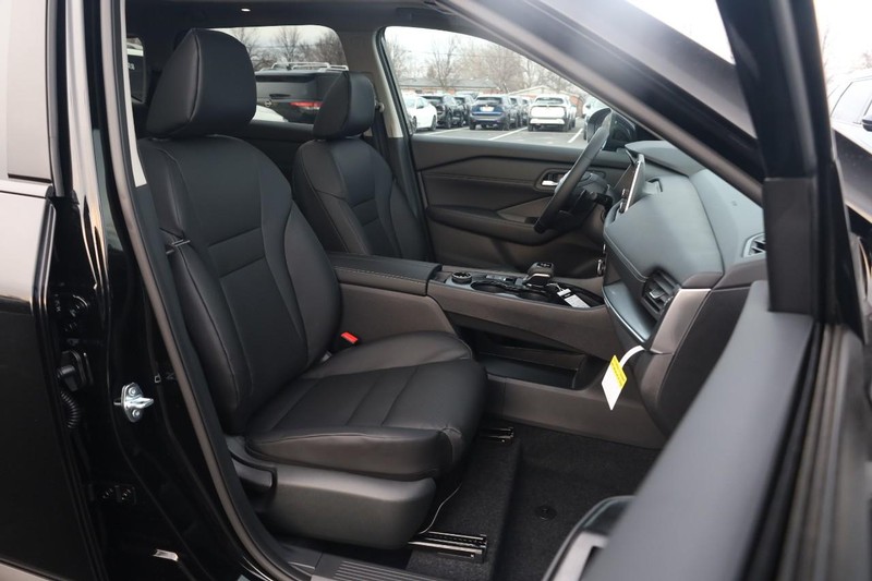 Nissan Rogue Vehicle Image 26