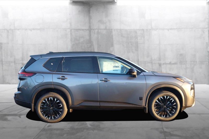 Nissan Rogue Vehicle Image 05