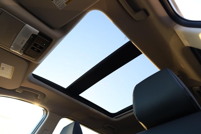 Nissan Rogue Vehicle Image 07