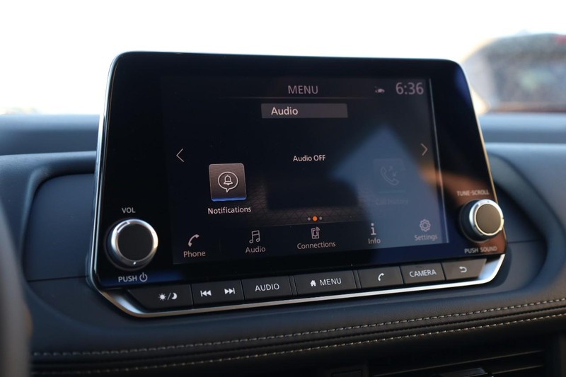 Nissan Rogue Vehicle Image 12