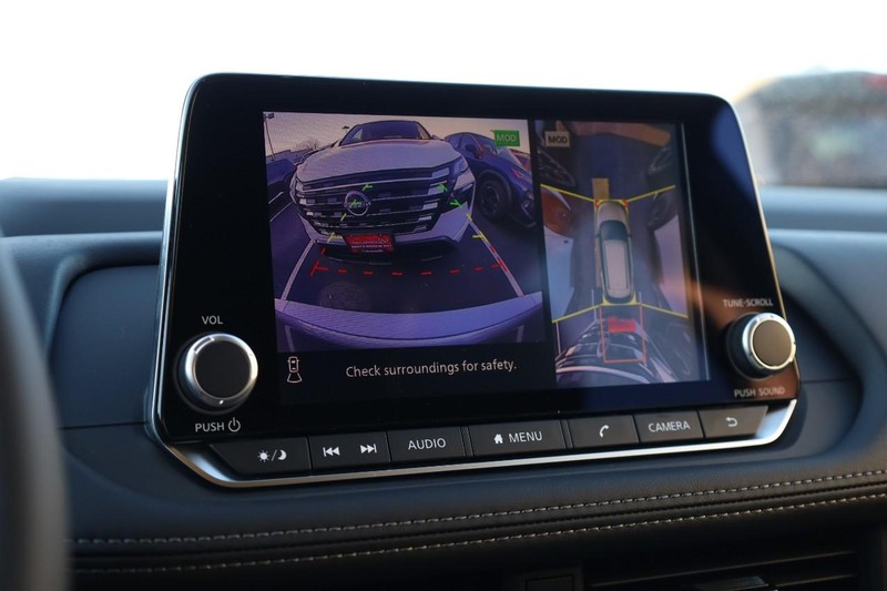 Nissan Rogue Vehicle Image 13