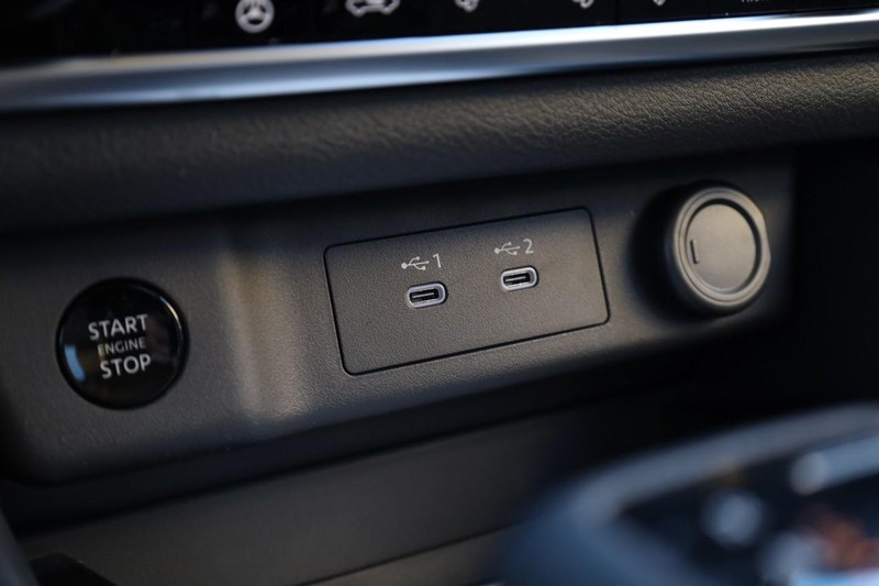 Nissan Rogue Vehicle Image 15