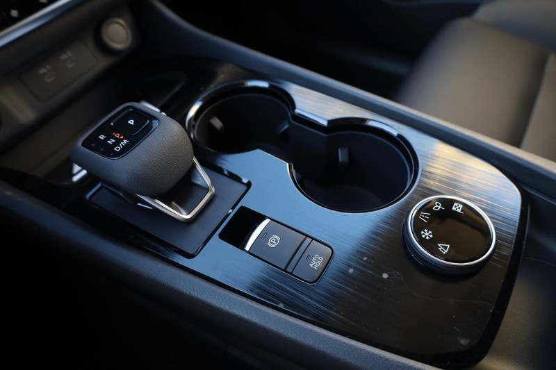 Nissan Rogue Vehicle Image 16