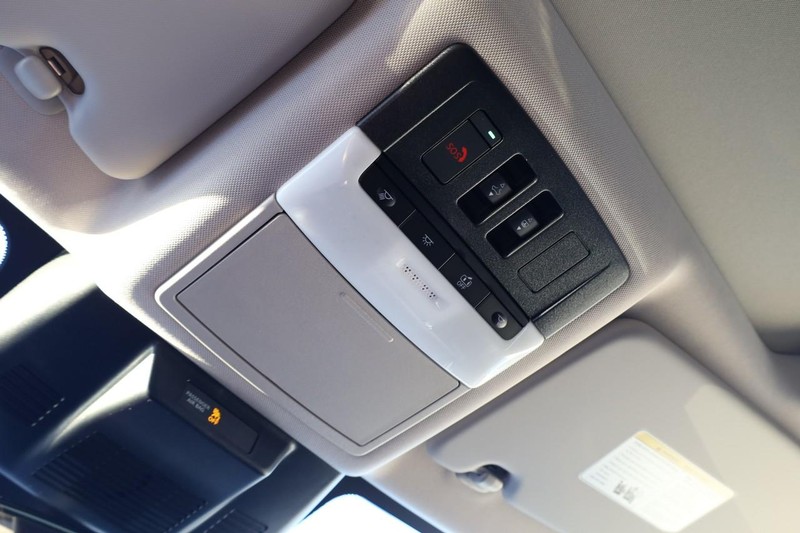 Nissan Rogue Vehicle Image 17