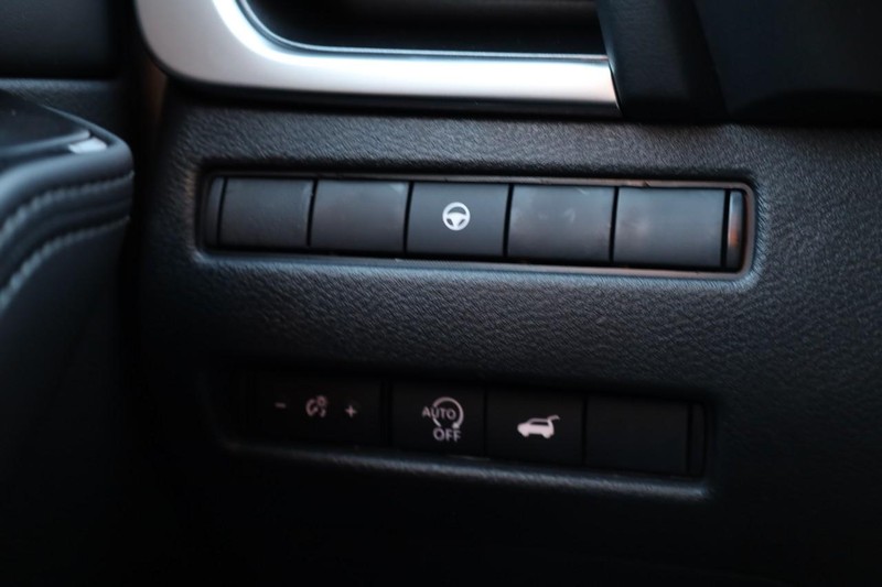 Nissan Rogue Vehicle Image 19