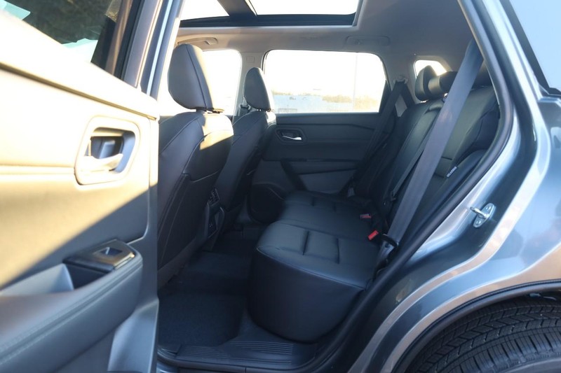 Nissan Rogue Vehicle Image 21