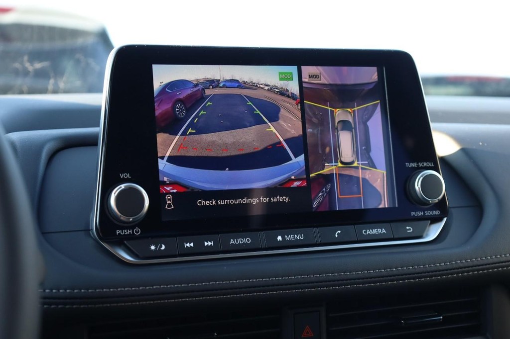 Nissan Rogue Vehicle Image 14