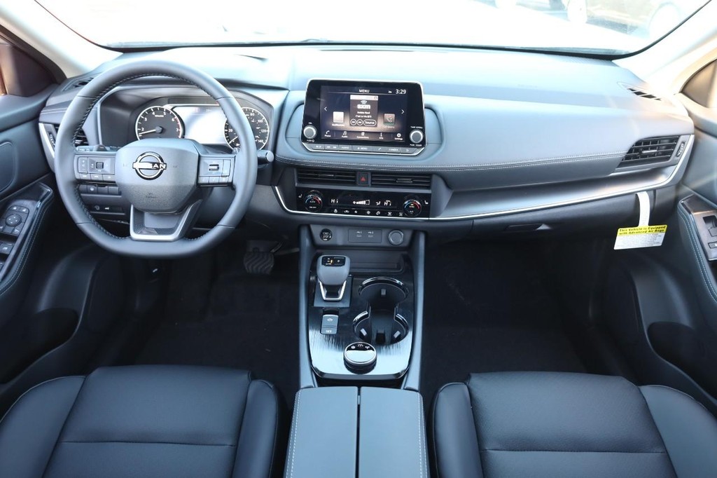 Nissan Rogue Vehicle Image 24