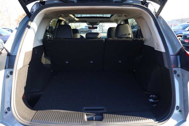 Nissan Rogue Vehicle Image 07