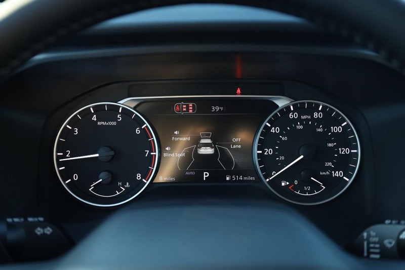 Nissan Rogue Vehicle Image 12