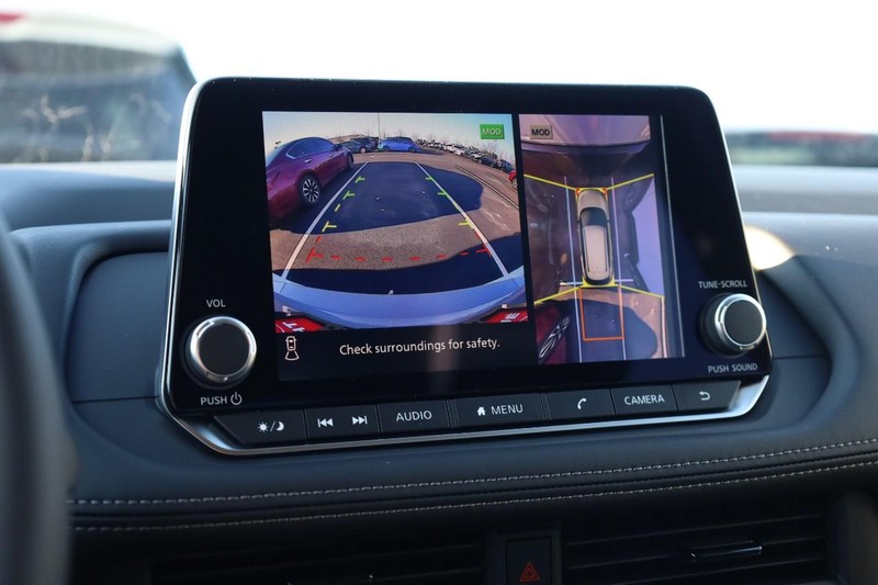 Nissan Rogue Vehicle Image 14