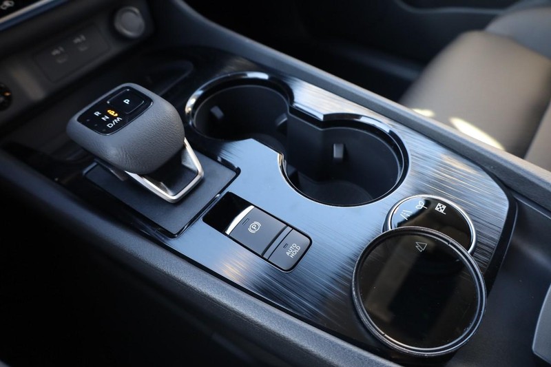 Nissan Rogue Vehicle Image 17