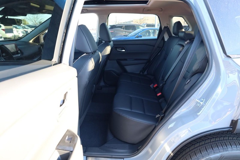 Nissan Rogue Vehicle Image 22