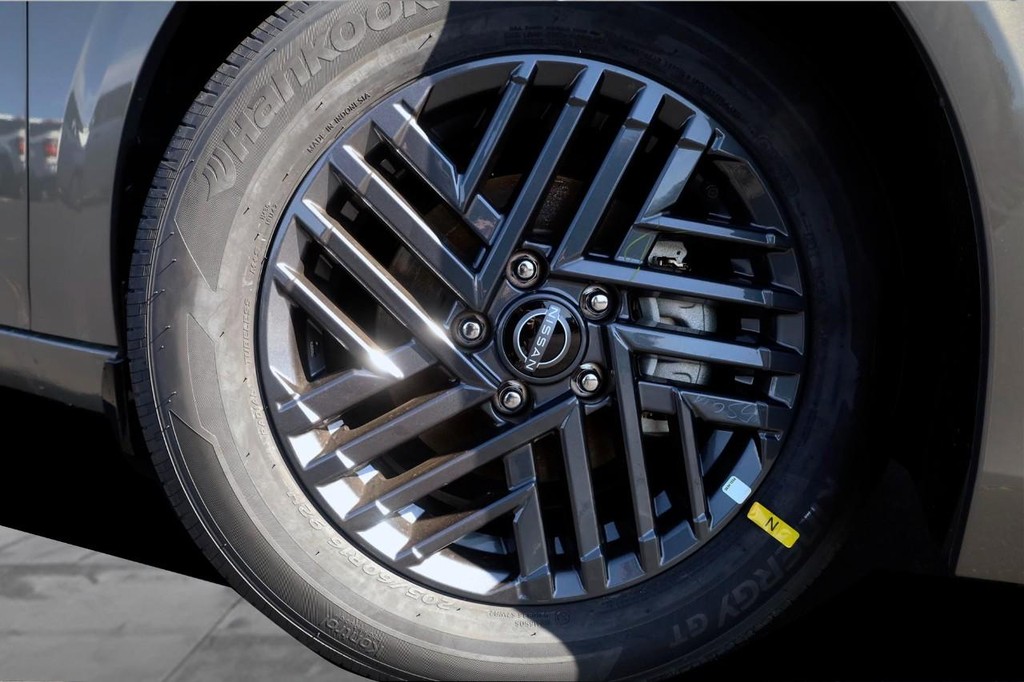 Nissan Sentra Vehicle Image 03