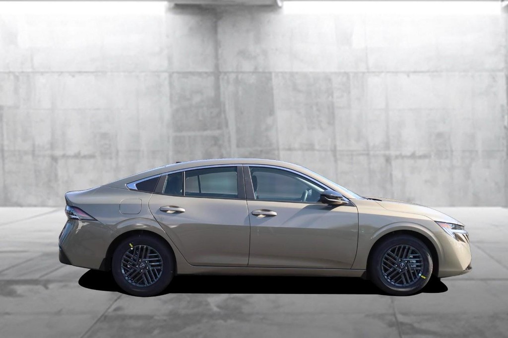 Nissan Sentra Vehicle Image 05