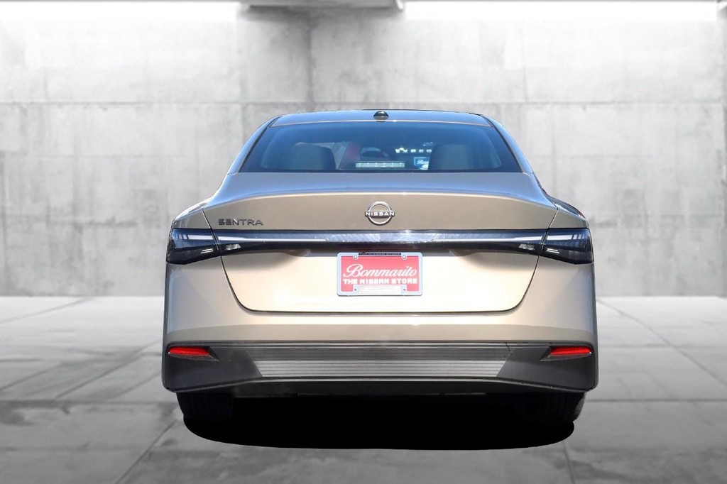 Nissan Sentra Vehicle Image 06