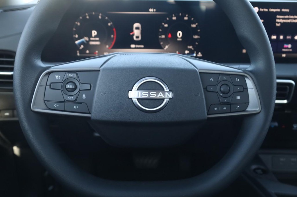 Nissan Sentra Vehicle Image 08