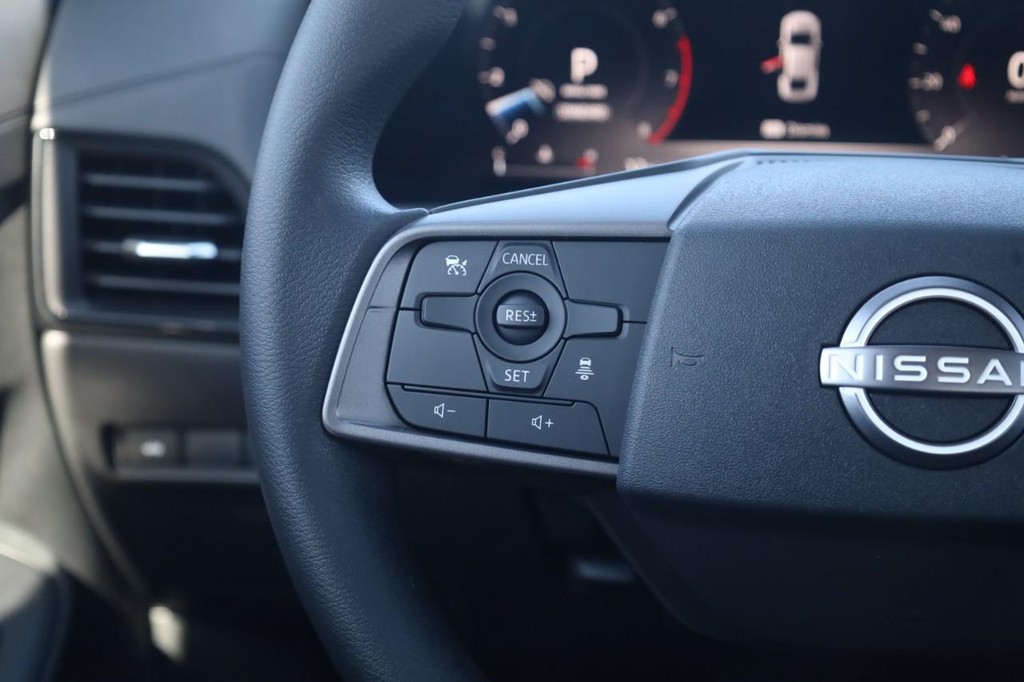 Nissan Sentra Vehicle Image 10