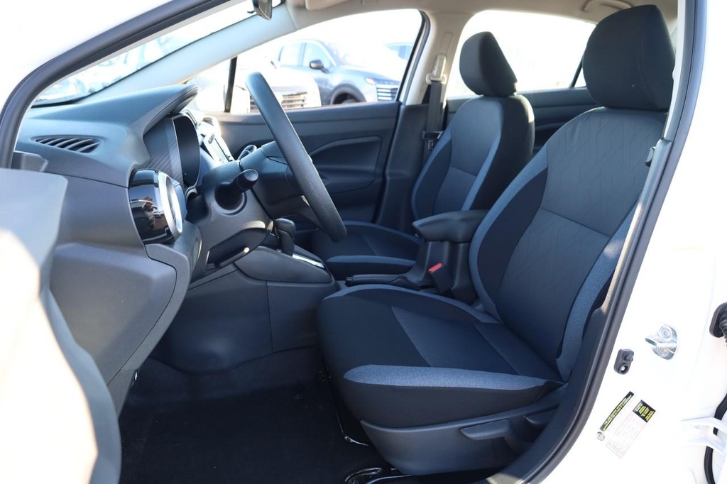 Nissan Versa Vehicle Image 08