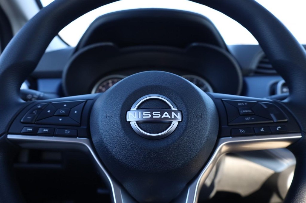 Nissan Versa Vehicle Image 09