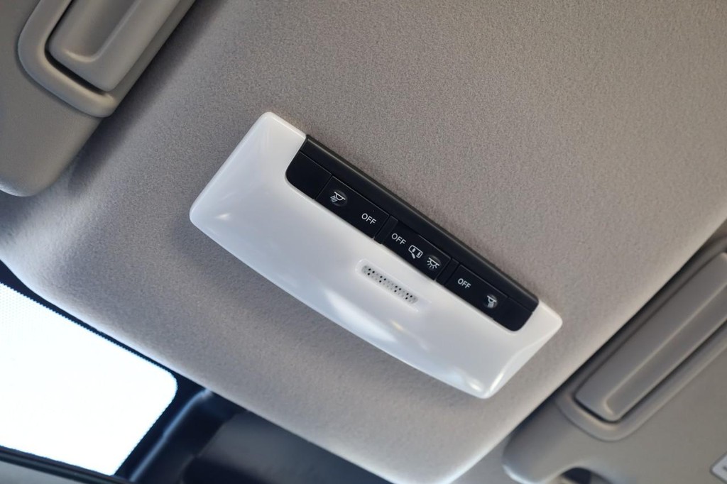 Nissan Versa Vehicle Image 16